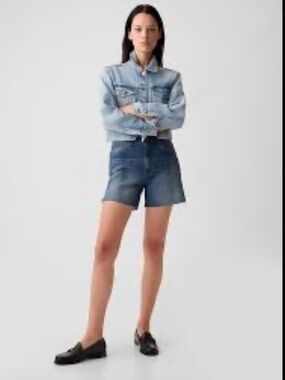 Gap | Like new 4” girlfriend shorts high rise rigid denim cut offs size 4